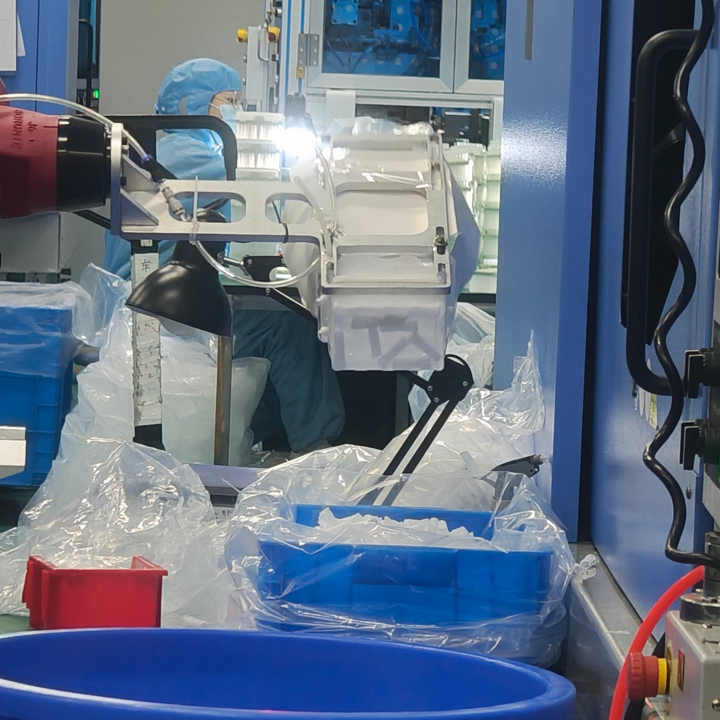 Cleanroom Injection Molding Service – Class 100,000 Medical & Microfluidic Production